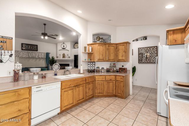 560 W TOPEKA Drive, Wickenburg, AZ 85390