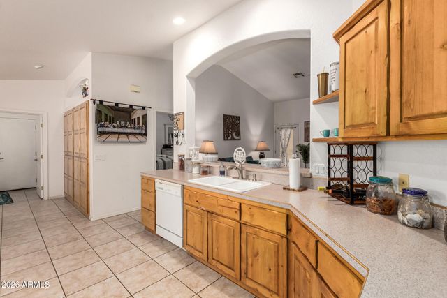 560 W TOPEKA Drive, Wickenburg, AZ 85390