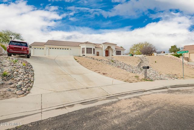 560 W TOPEKA Drive, Wickenburg, AZ 85390