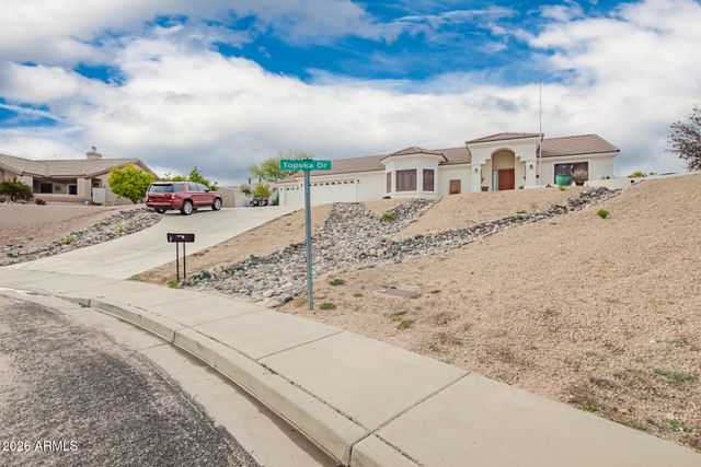 560 W TOPEKA Drive, Wickenburg, AZ 85390