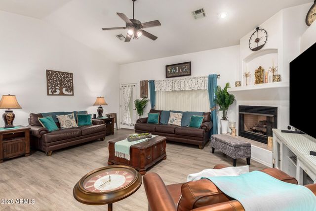 560 W TOPEKA Drive, Wickenburg, AZ 85390