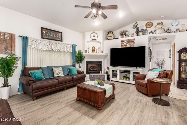 560 W TOPEKA Drive, Wickenburg, AZ 85390