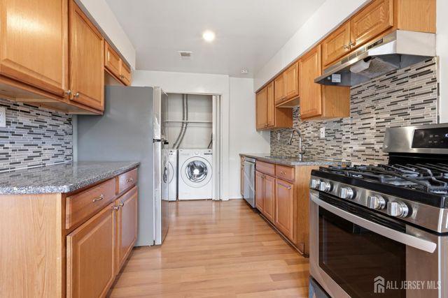 1728 Raspberry Court, Edison, NJ 08817