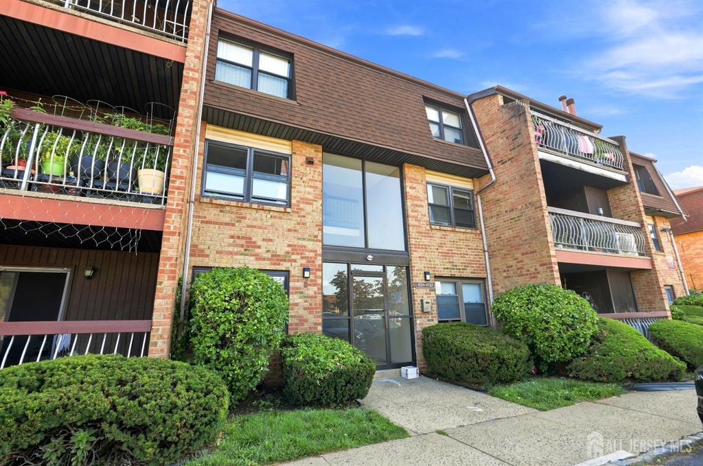 1728 Raspberry Court, Edison, NJ 08817