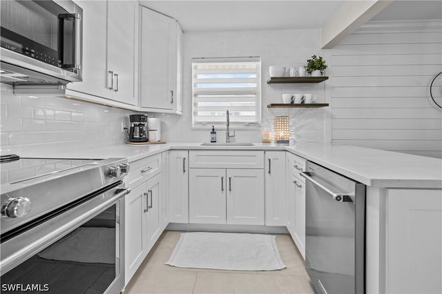 260 Lanchester CT 36, Naples, FL 34112