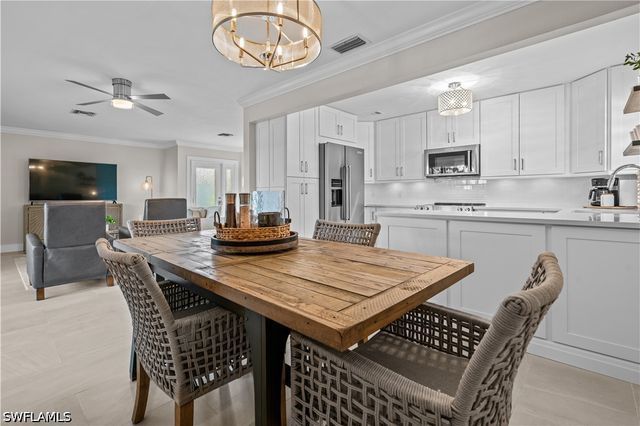 260 Lanchester CT 36, Naples, FL 34112