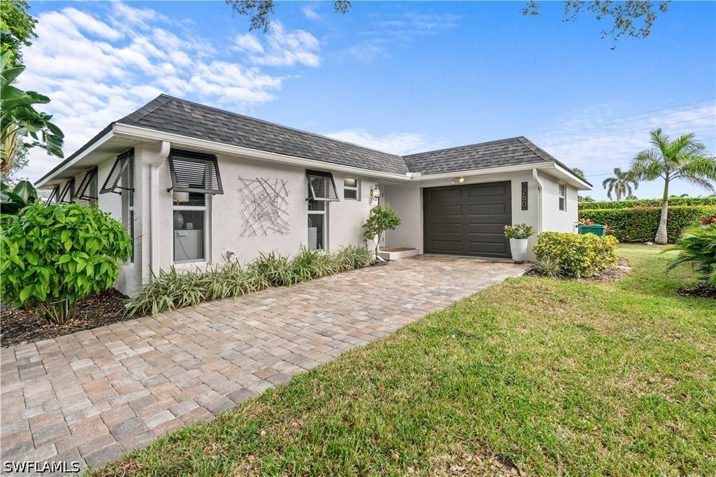 260 Lanchester CT 36, Naples, FL 34112