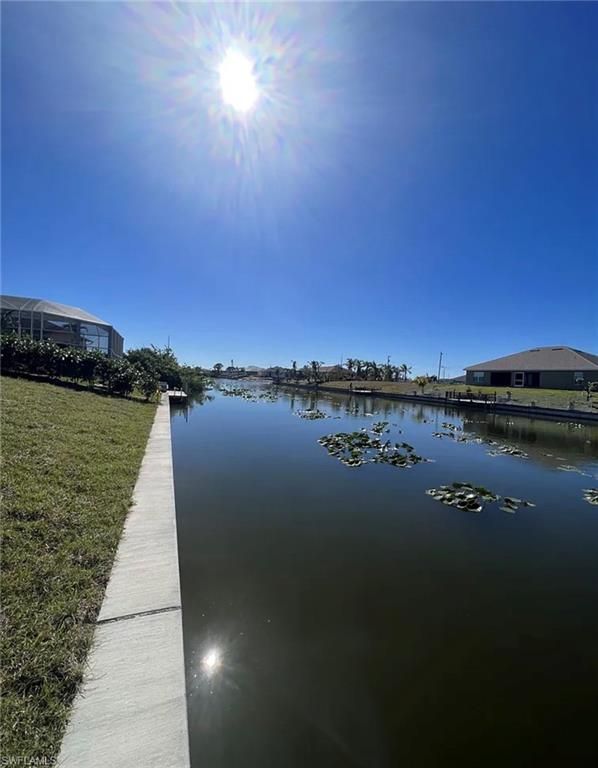 Image 10 of property listing at 916 NW 3rd AVE, Cape Coral, FL 33993