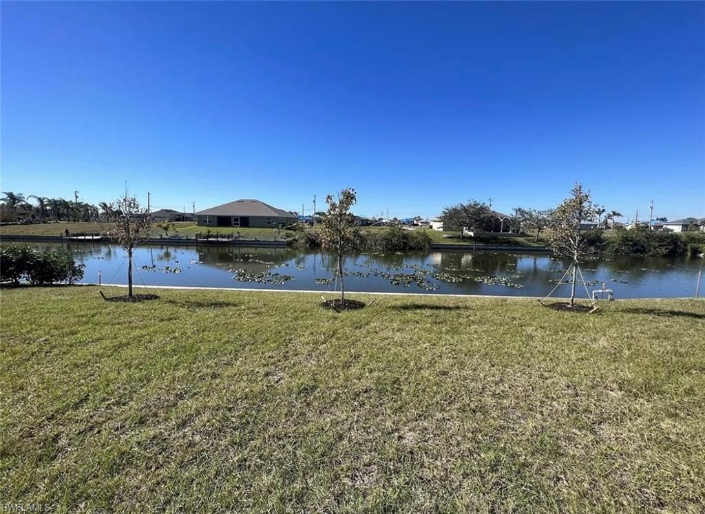 Image 9 of property listing at 916 NW 3rd AVE, Cape Coral, FL 33993
