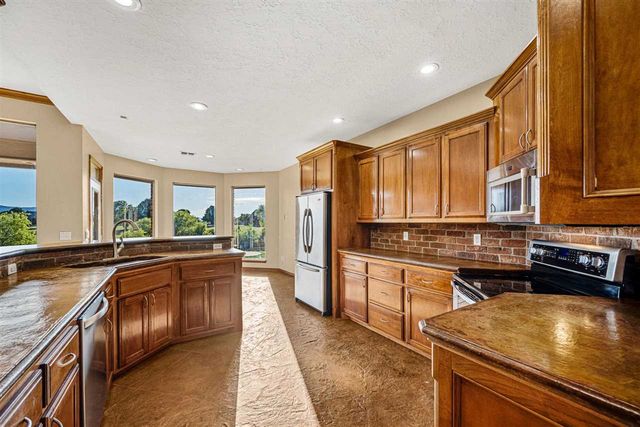 5 Quanah Mountain Rd, Lawton, OK 73507