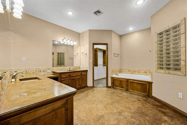 5 Quanah Mountain Rd, Lawton, OK 73507