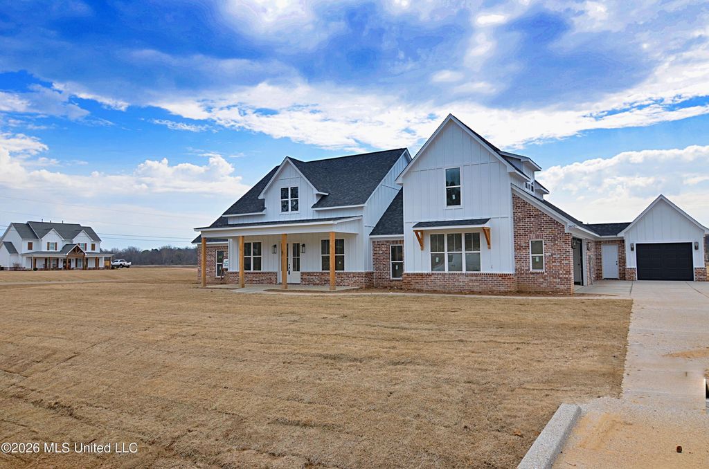 2401 Lauren Way, Hernando, MS 38632