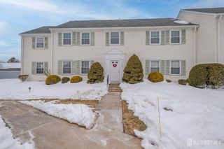 217 Mayflower Way O, Monroe, NJ 08831