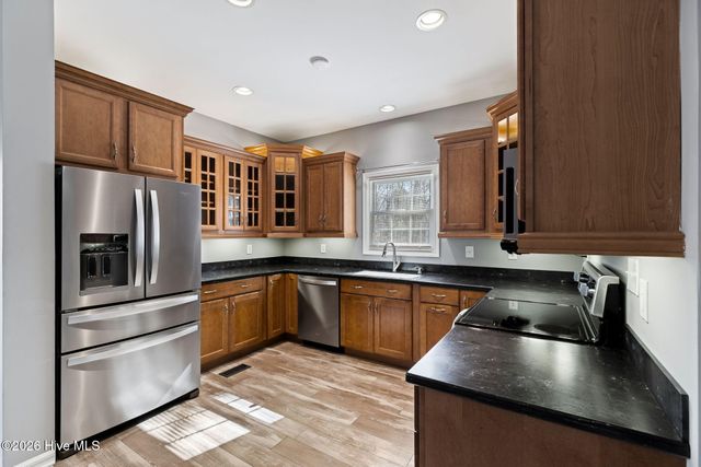 815 Riverview Drive, Burgaw, NC 28425