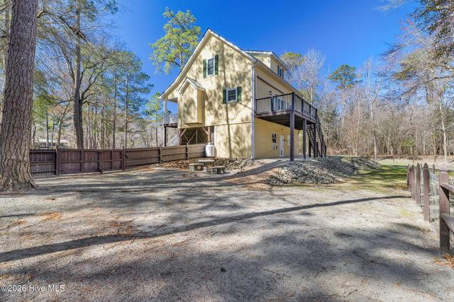 815 Riverview Drive, Burgaw, NC 28425