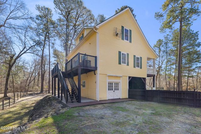 815 Riverview Drive, Burgaw, NC 28425
