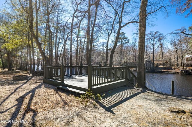 815 Riverview Drive, Burgaw, NC 28425