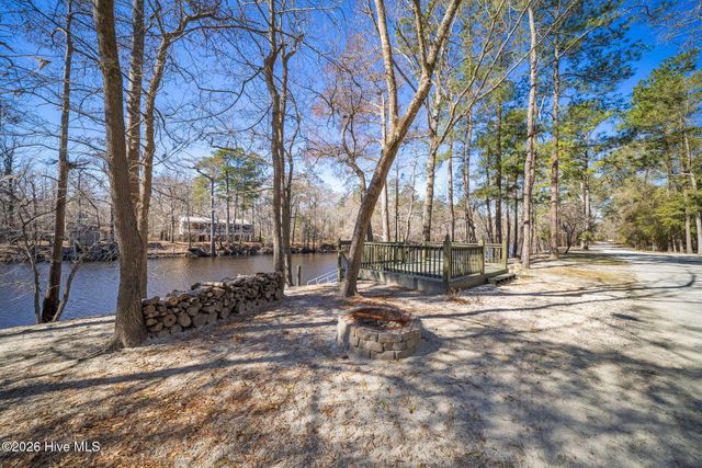 815 Riverview Drive, Burgaw, NC 28425