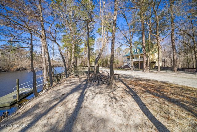 815 Riverview Drive, Burgaw, NC 28425