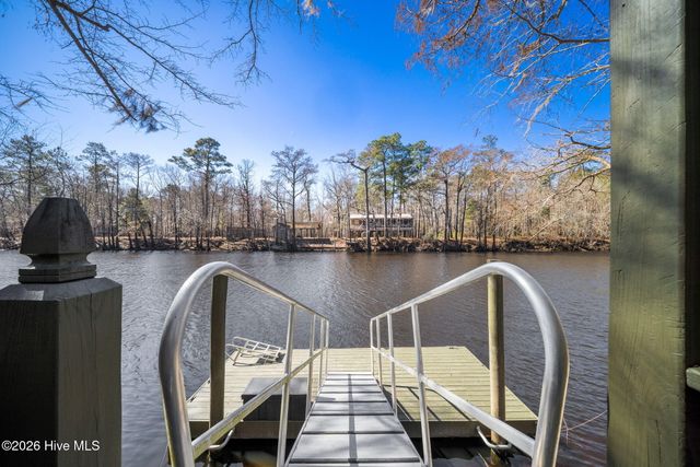 815 Riverview Drive, Burgaw, NC 28425