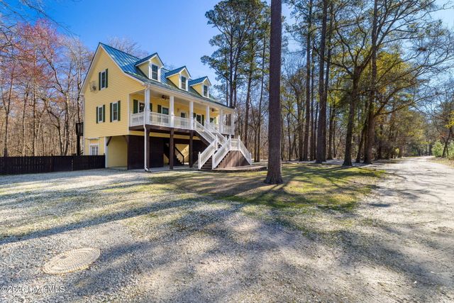 815 Riverview Drive, Burgaw, NC 28425