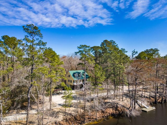 815 Riverview Drive, Burgaw, NC 28425
