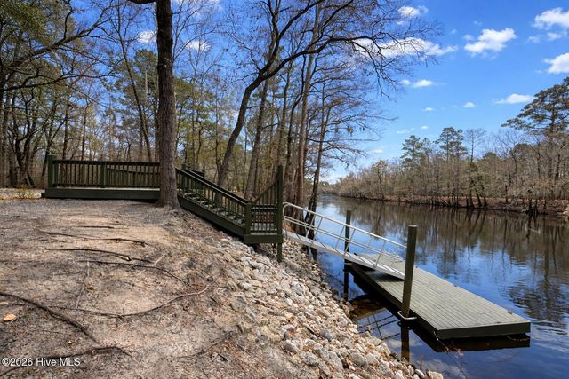815 Riverview Drive, Burgaw, NC 28425