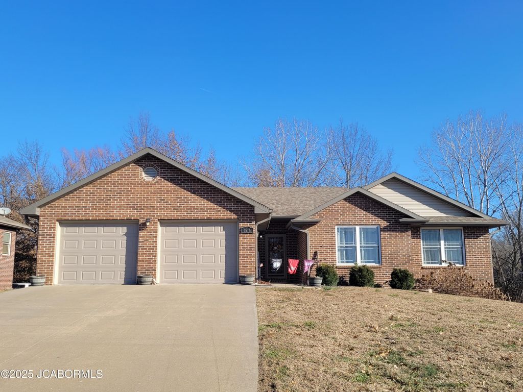 6916 SPRING PARK DRIVE, Jefferson City, MO 65109