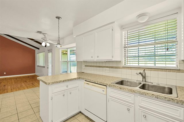 2003 Kingsway Drive, League City, TX 77573