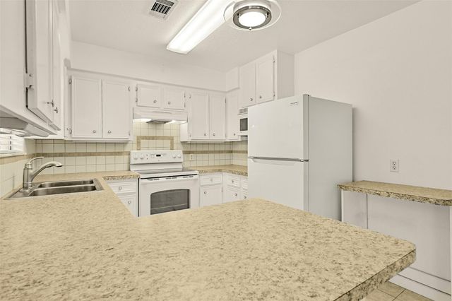 2003 Kingsway Drive, League City, TX 77573