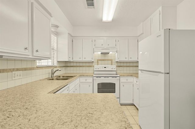 2003 Kingsway Drive, League City, TX 77573