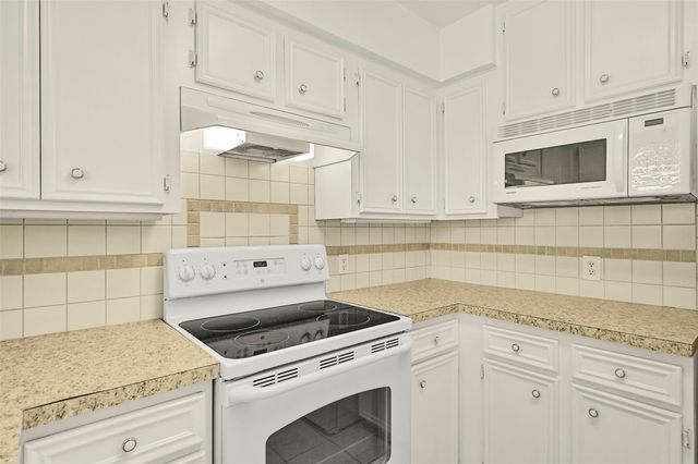 2003 Kingsway Drive, League City, TX 77573