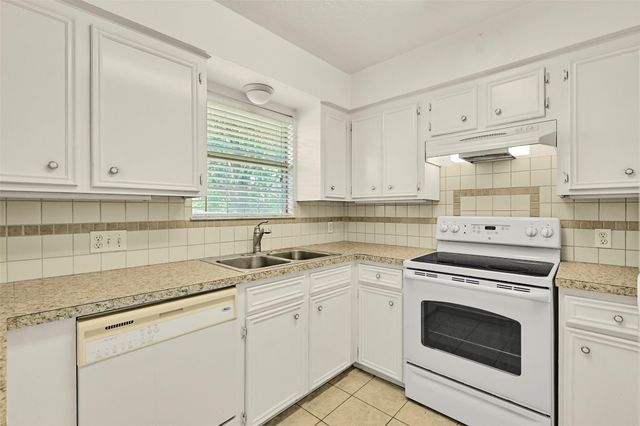 2003 Kingsway Drive, League City, TX 77573