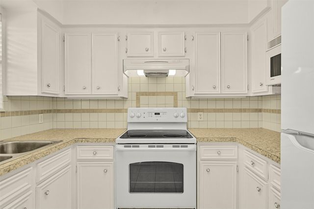 2003 Kingsway Drive, League City, TX 77573