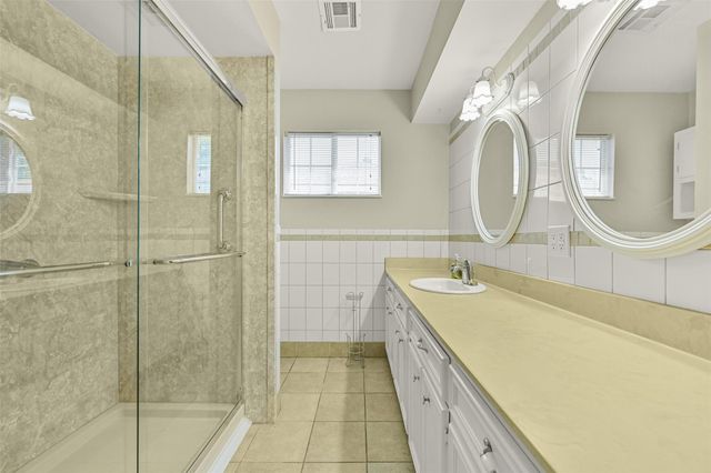 2003 Kingsway Drive, League City, TX 77573