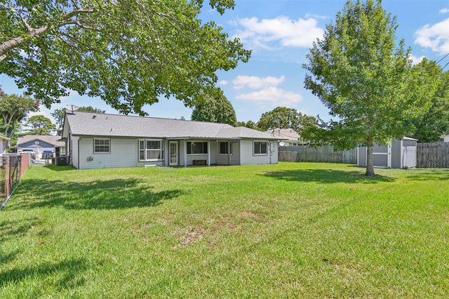 2003 Kingsway Drive, League City, TX 77573