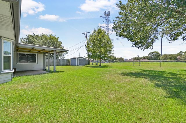 2003 Kingsway Drive, League City, TX 77573