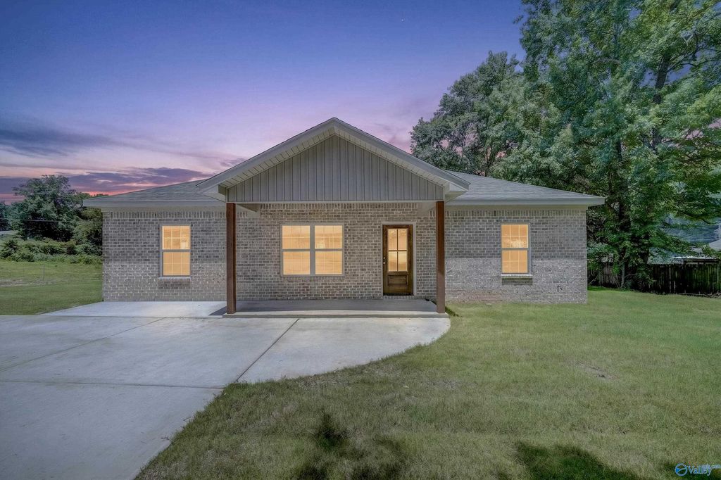 403 Mcdonald Lane, Guntersville, AL 35976