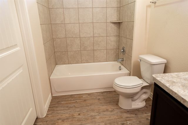1607 Dove Circle, Ennis, TX 75119