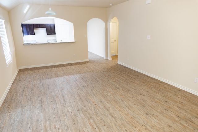 1607 Dove Circle, Ennis, TX 75119