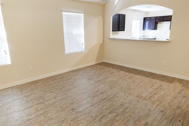 1607 Dove Circle, Ennis, TX 75119