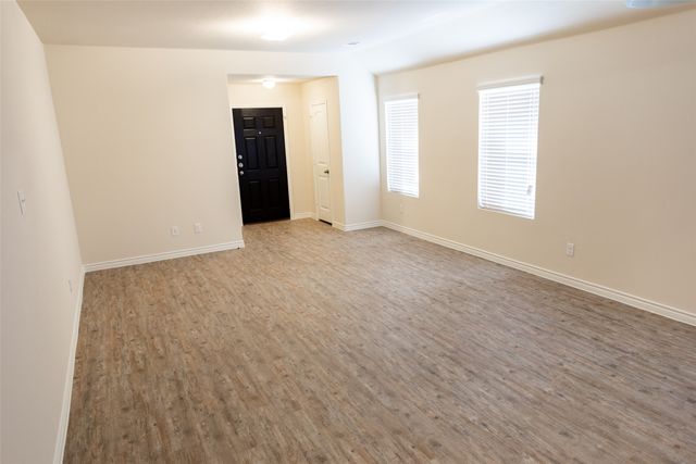 1607 Dove Circle, Ennis, TX 75119