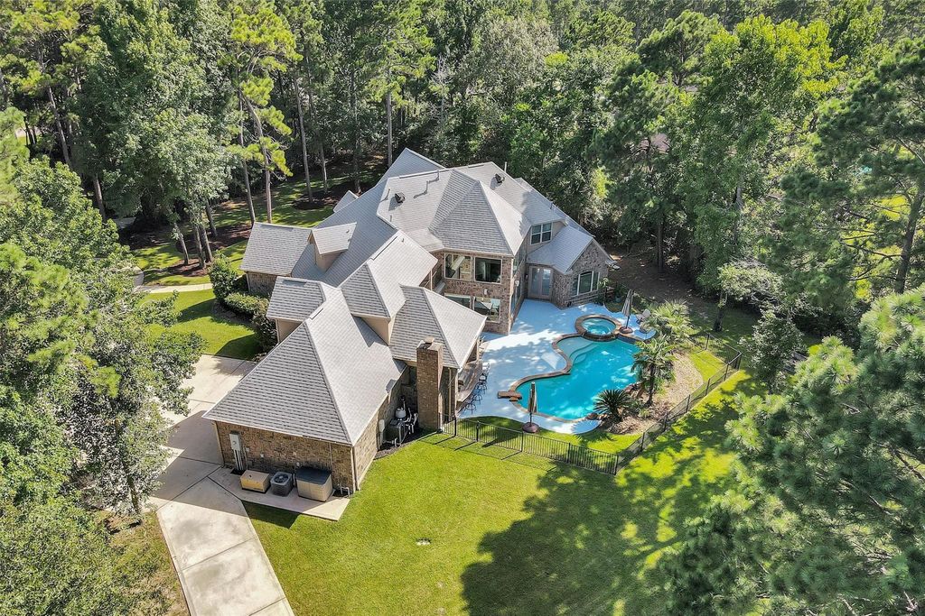 11018 Lake Windcrest, Magnolia, TX 77354