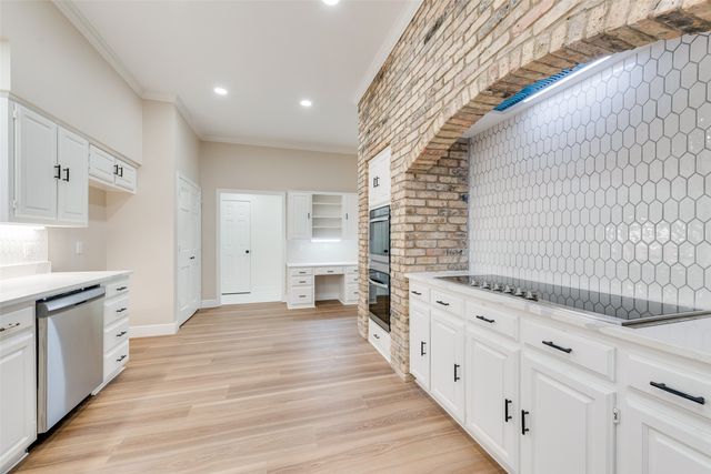 811 Cobblestone Court, Cedar Hill, TX 75104