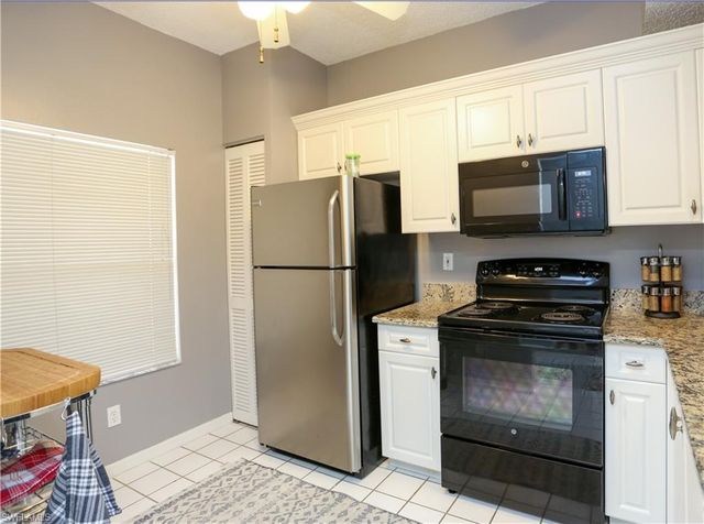 1044 Woodshire LN B203, Naples, FL 34105