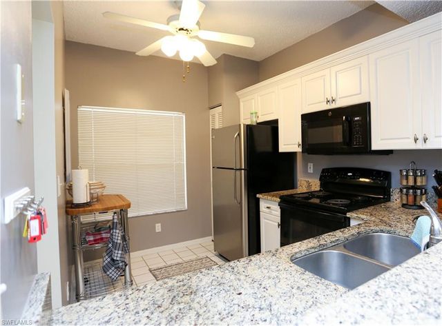 1044 Woodshire LN B203, Naples, FL 34105