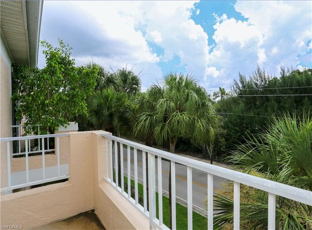 1044 Woodshire LN B203, Naples, FL 34105