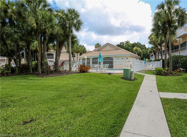1044 Woodshire LN B203, Naples, FL 34105