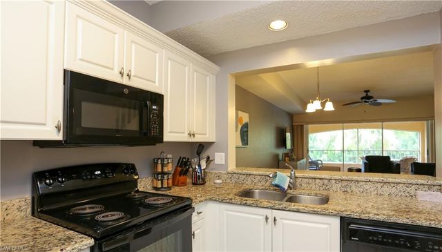 1044 Woodshire LN B203, Naples, FL 34105