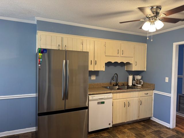 2102 Centenial, Dothan, AL 36303